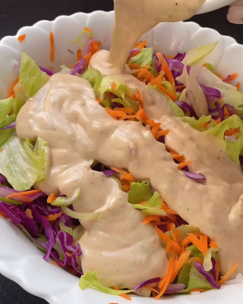 Salada no pote fresca com molho irresistível